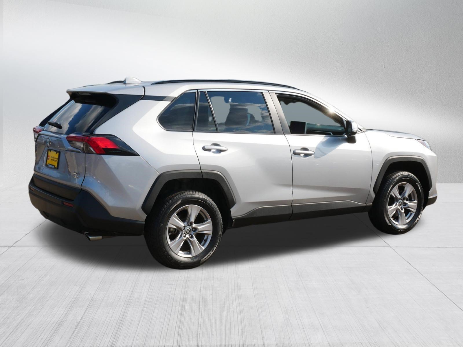 Used 2025 Toyota RAV4 XLE AWD/4WD image 7