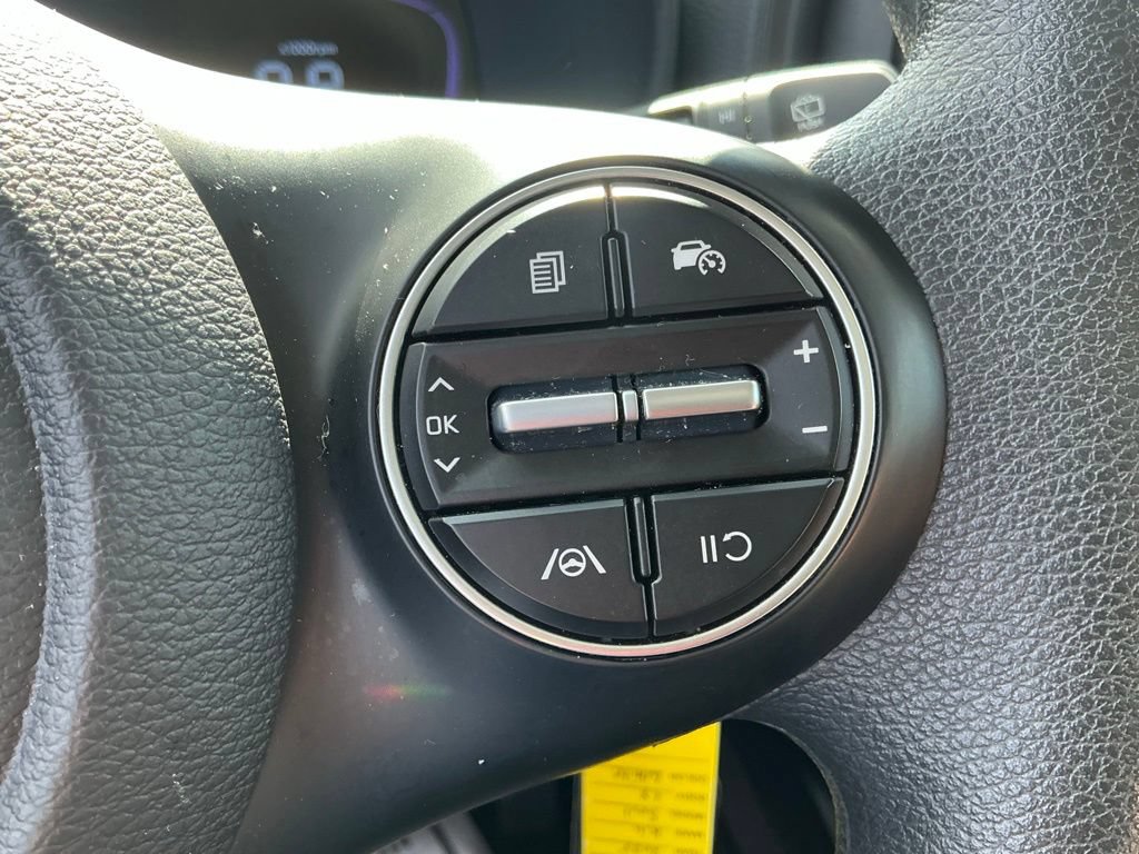 Used 2025 Kia Soul LX w/ LX Technology Package FWD image 34