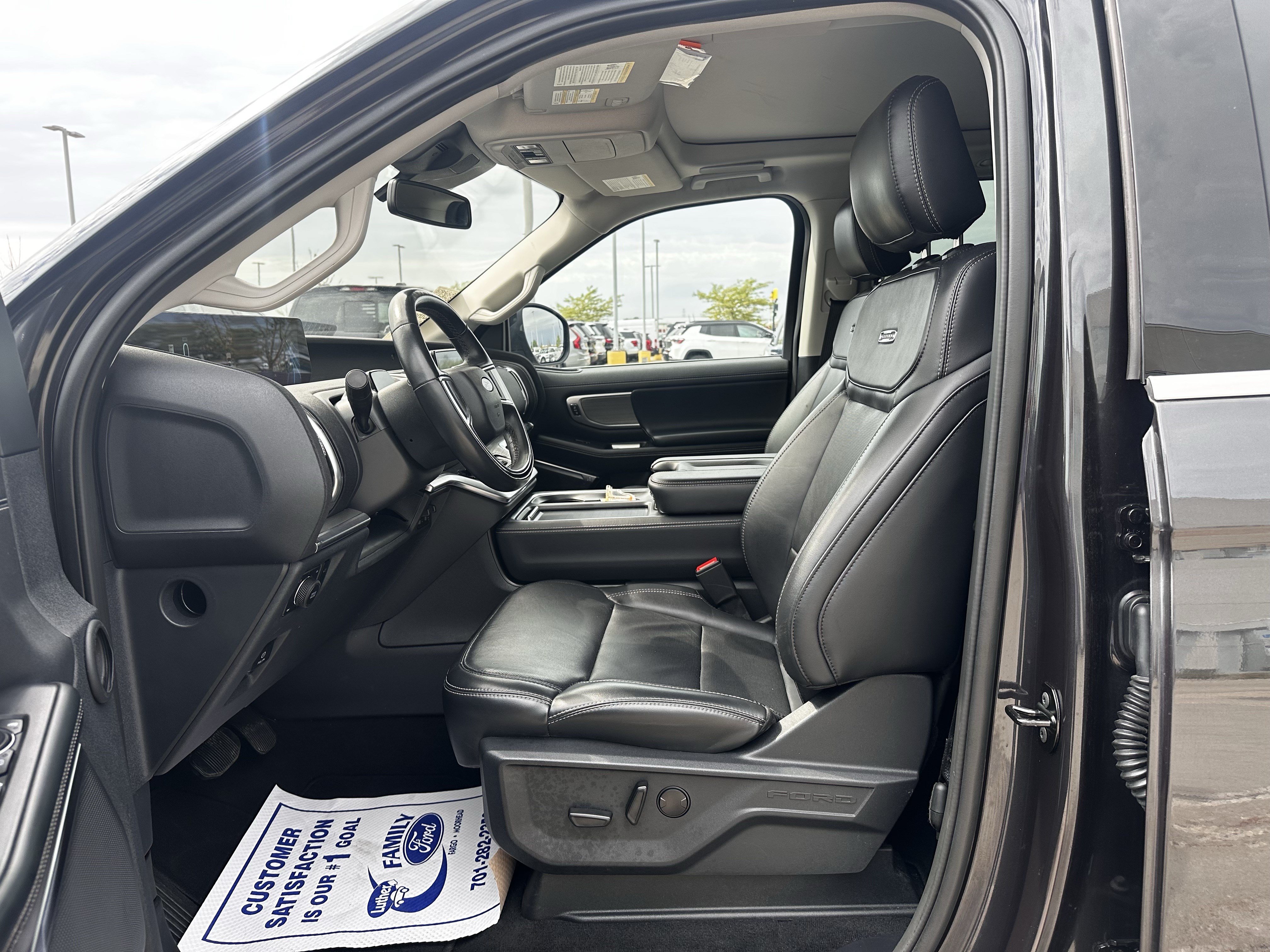 Certified 2025 Ford Expedition Max Platinum w/ Driver's Package AWD/4WD image 21