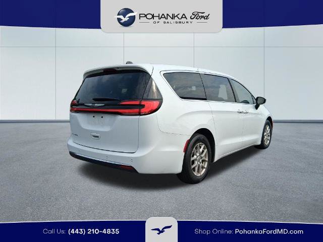 Used 2025 Chrysler Pacifica Select FWD image 5