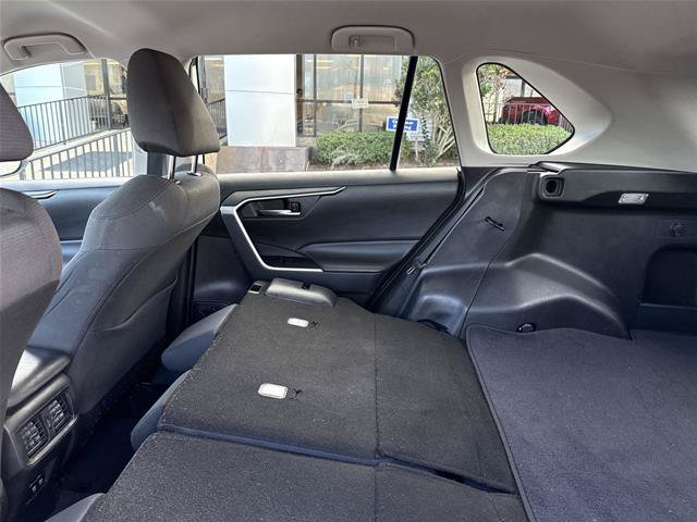 Used 2020 Toyota RAV4 XLE FWD image 5