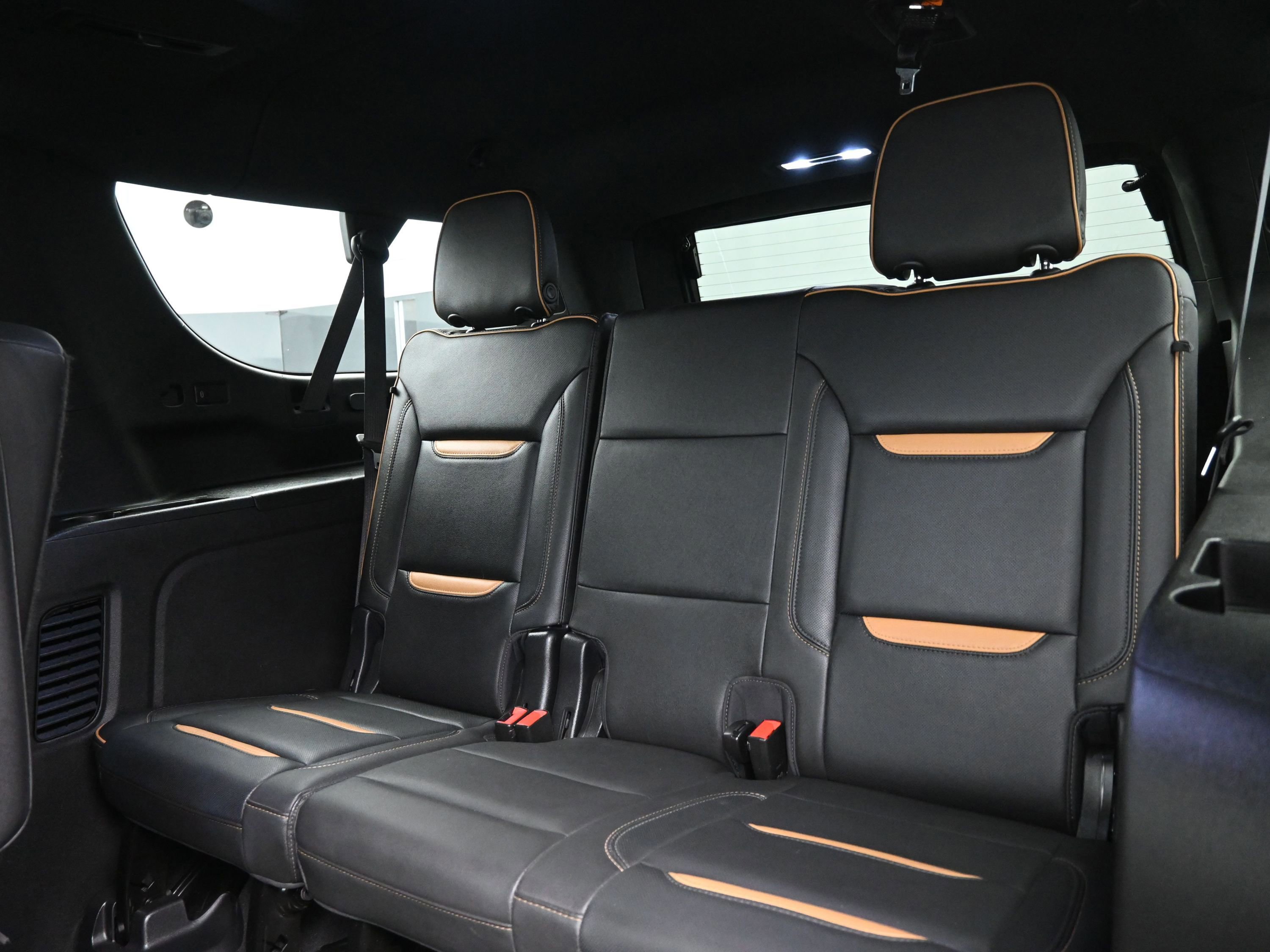 Used 2022 GMC Yukon XL AT4 image 36