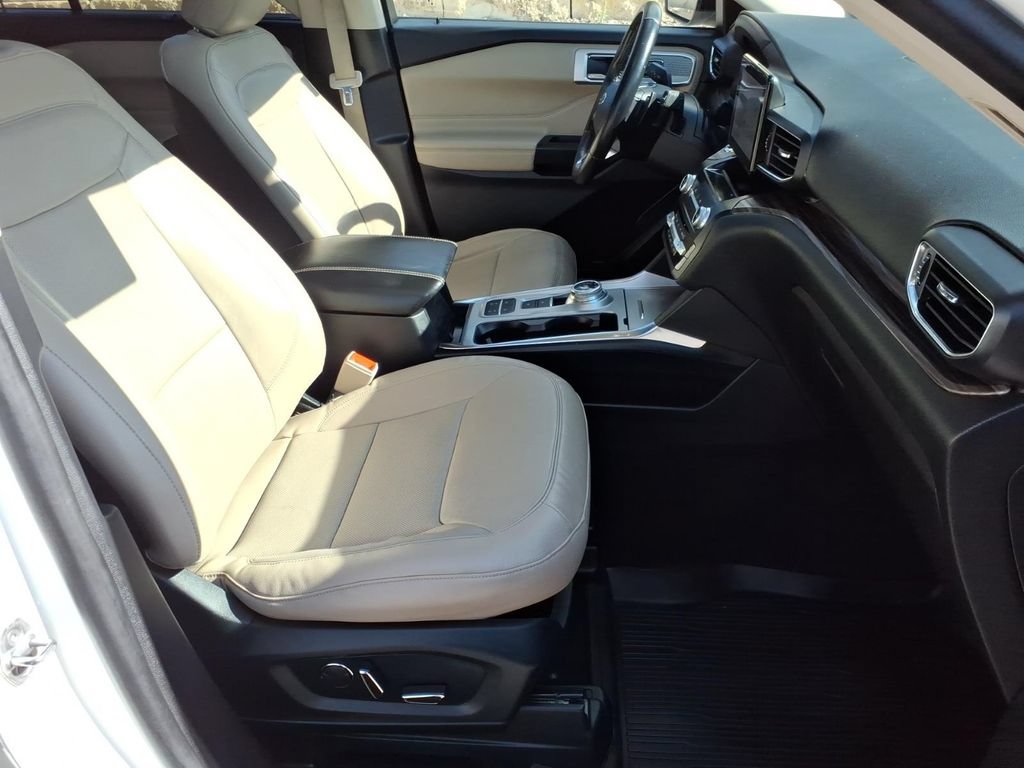 Certified 2020 Ford Explorer Limited RWD image 3