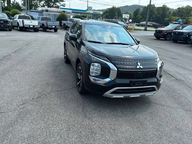 Used 2024 Mitsubishi Outlander SE AWD/4WD image 4