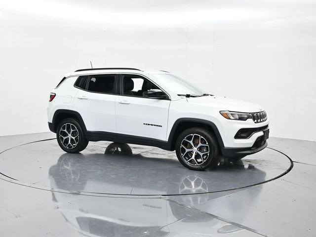 Used 2024 Jeep Compass Latitude AWD/4WD image 3
