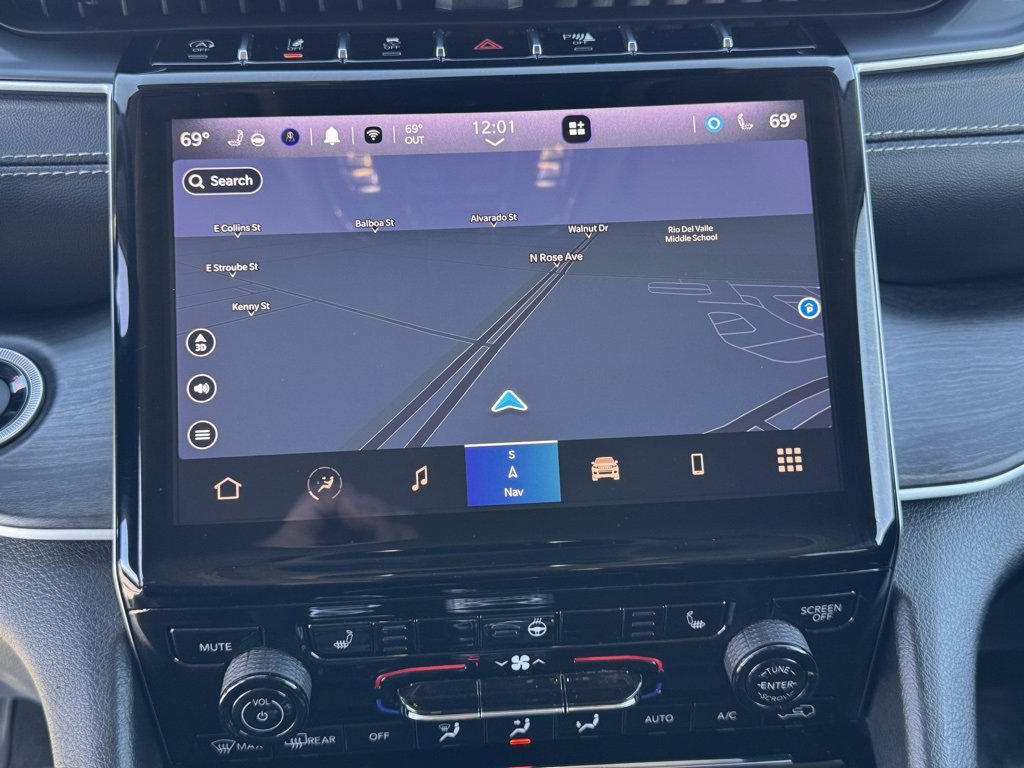 Used 2023 Jeep Grand Cherokee Limited image 25