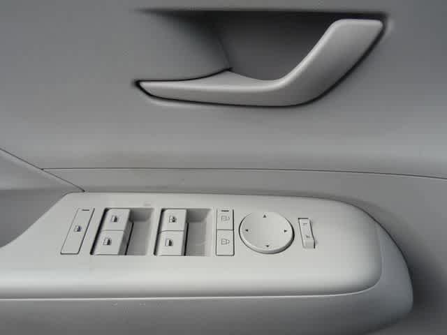 Used 2024 Hyundai Kona SEL AWD/4WD image 9
