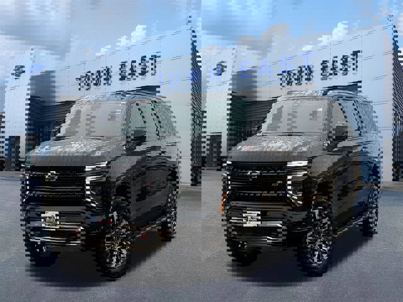 Used 2025 Chevrolet Suburban Z71 w/ Comfort Package image 1