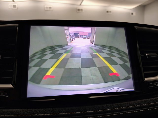 Used 2022 Chrysler Pacifica Touring FWD image 3