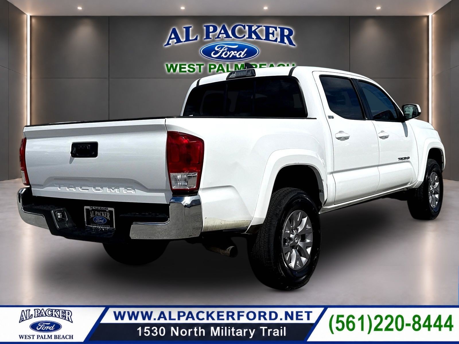 Used 2017 Toyota Tacoma SR5 w/ SR5 Appearance Package (SM) RWD image 6
