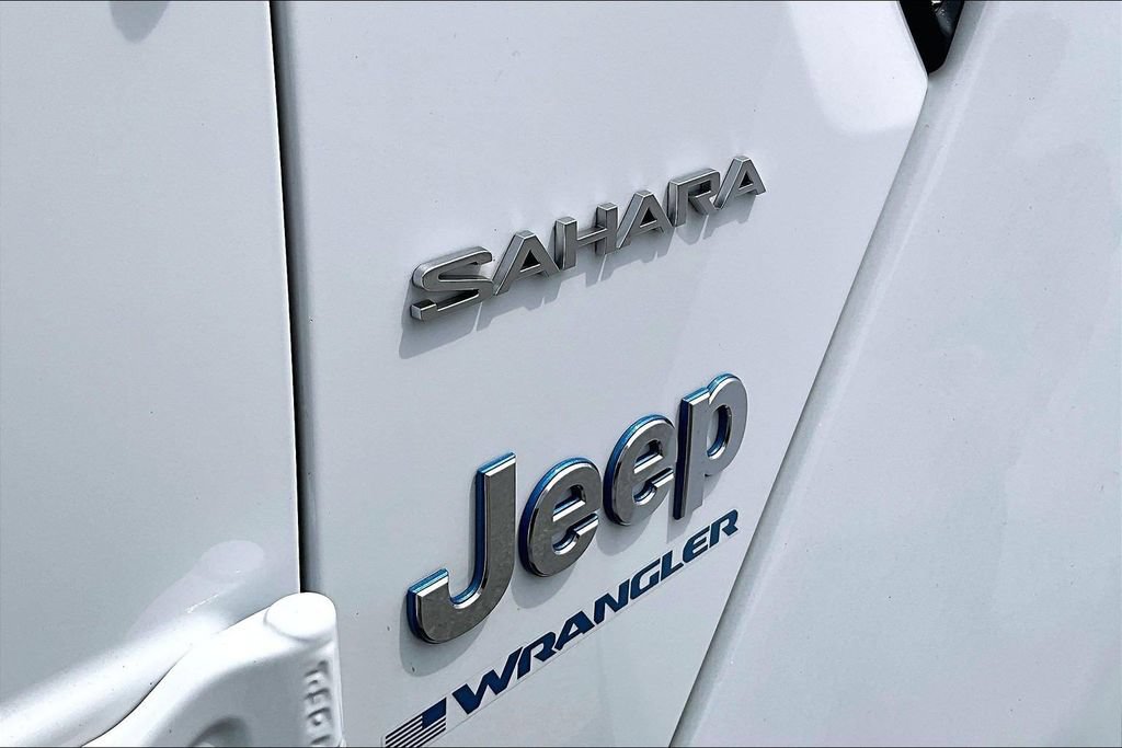 Used 2023 Jeep Wrangler Unlimited Sahara AWD/4WD image 8