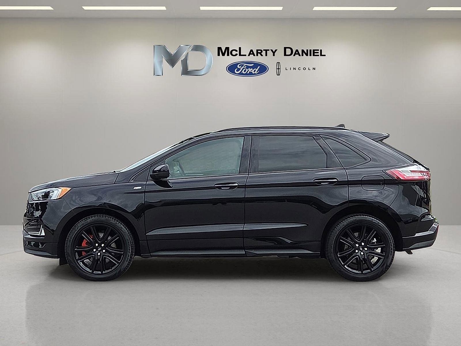 Certified 2024 Ford Edge ST-Line AWD/4WD image 3
