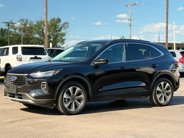 Certified 2025 Ford Escape Platinum AWD/4WD image 34