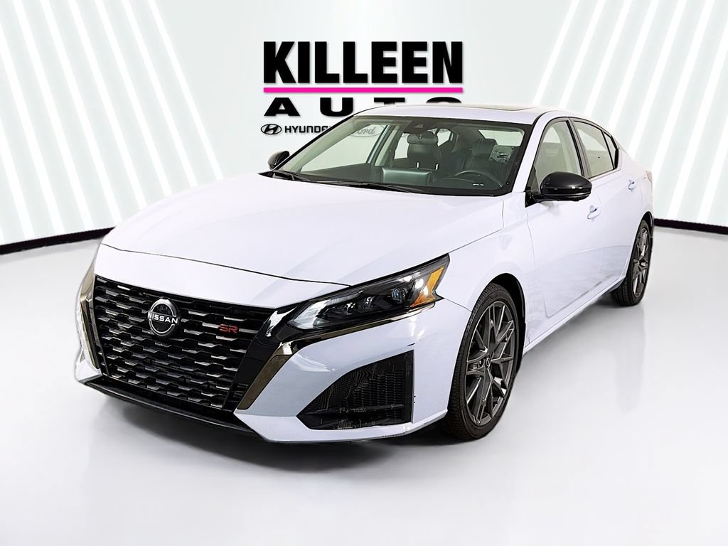 Used 2024 Nissan Altima 2.0 SR FWD image 3