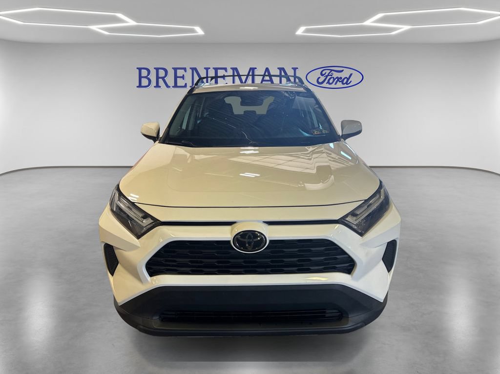 Used 2022 Toyota RAV4 XLE AWD/4WD image 2