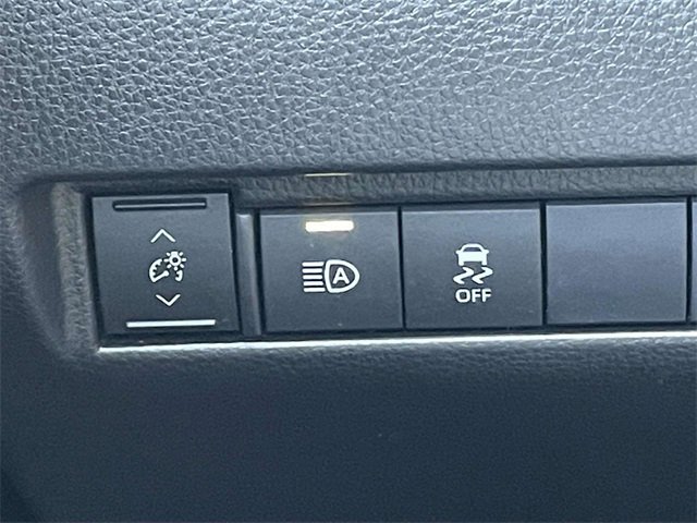 Used 2021 Toyota Venza LE image 27