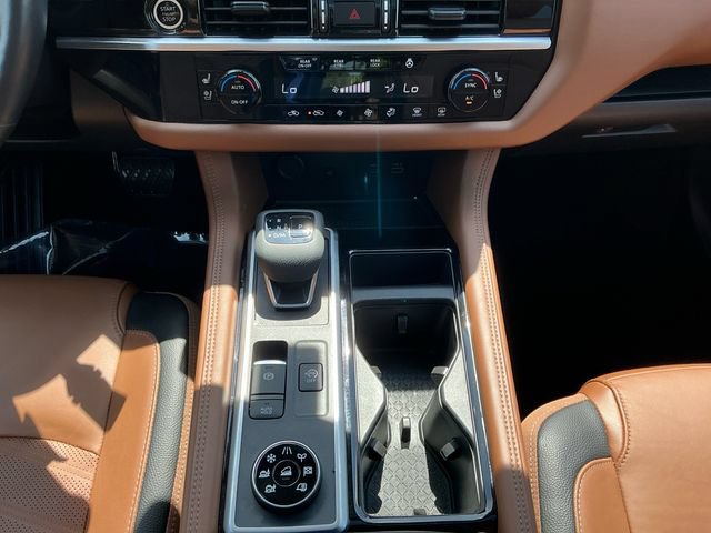Used 2024 Nissan Pathfinder Platinum AWD/4WD image 15