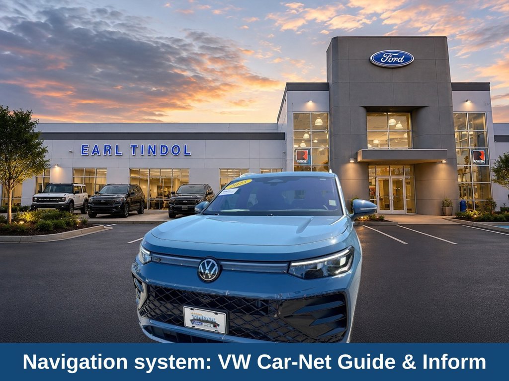 Used 2025 Volkswagen Tiguan SEL R-Line AWD/4WD image 3
