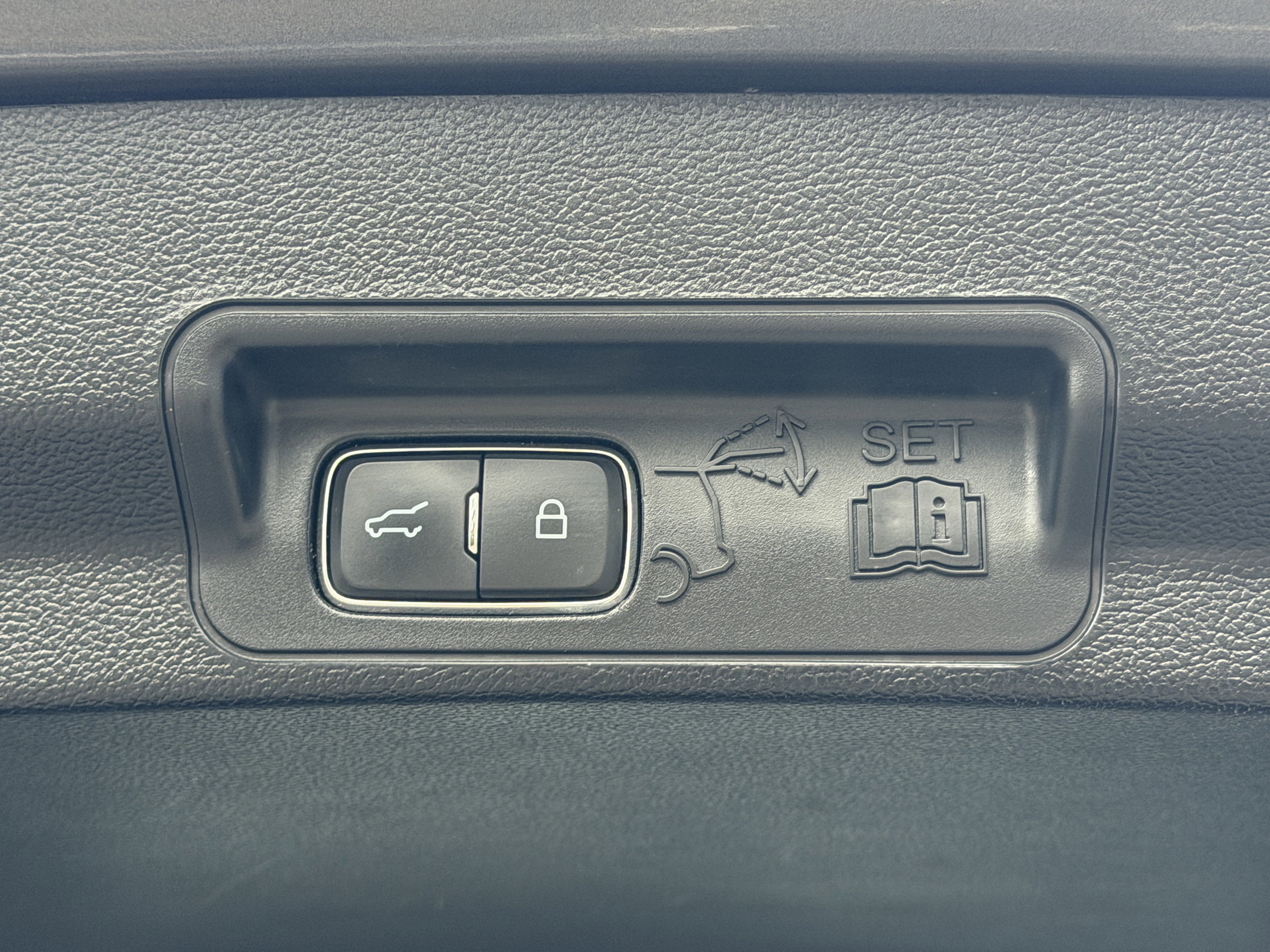 Certified 2023 Ford Explorer Limited w/ Hybrid Equipment Group 310A image 10