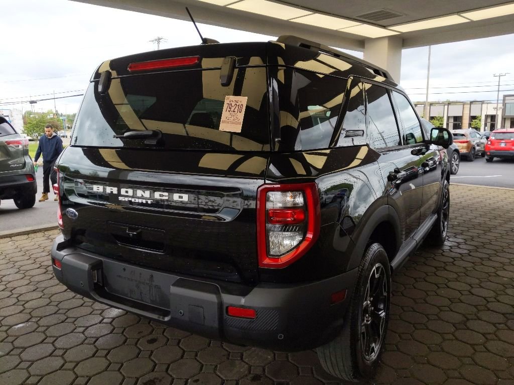 Certified 2025 Ford Bronco Sport Outer Banks w/ Outer Banks Tech Package+ AWD/4WD image 6