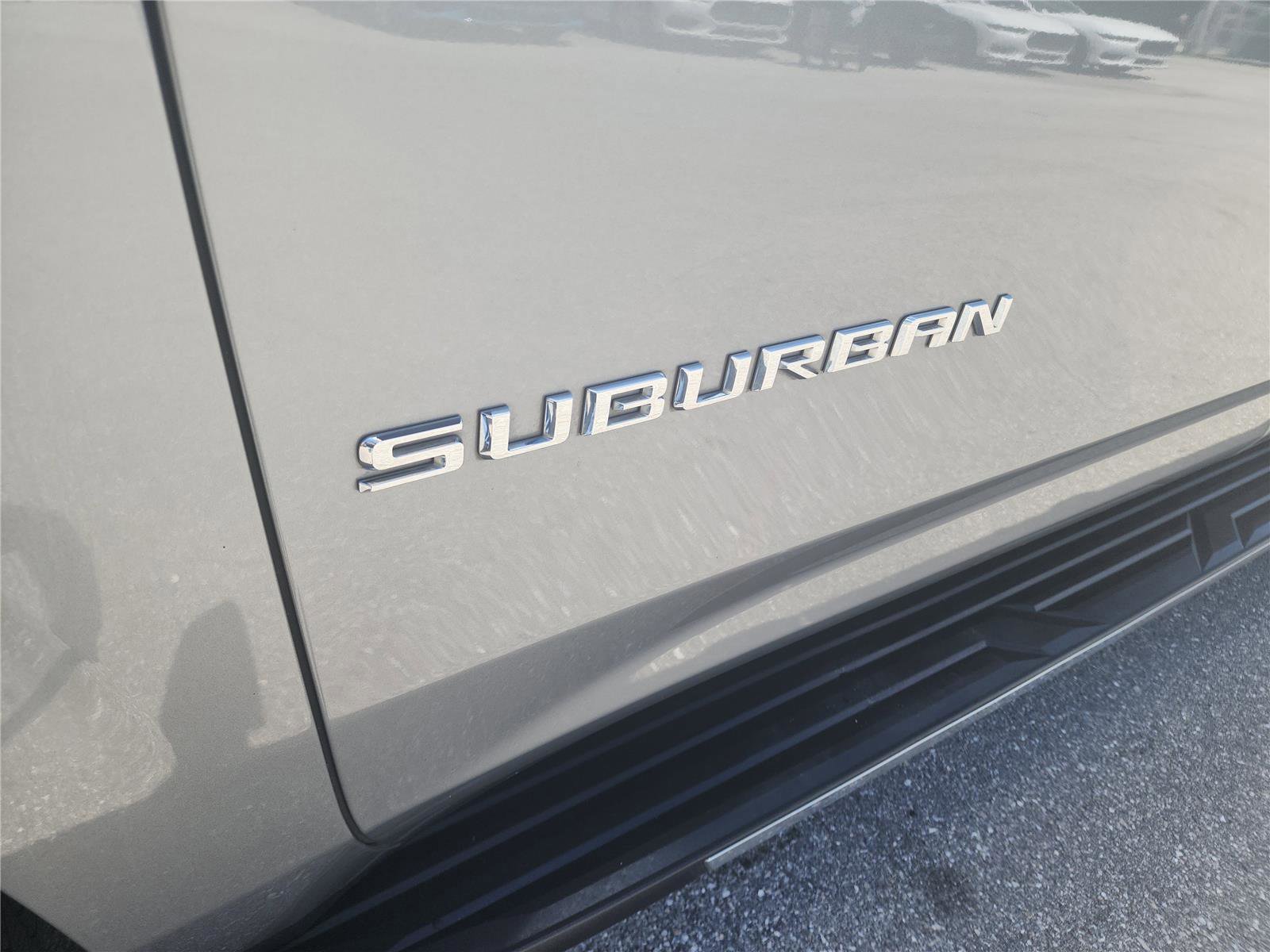 Used 2023 Chevrolet Suburban Premier image 11