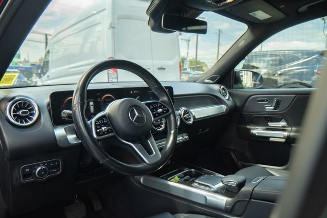 Used 2021 Mercedes-Benz GLB 250 4MATIC w/ Premium Package image 15