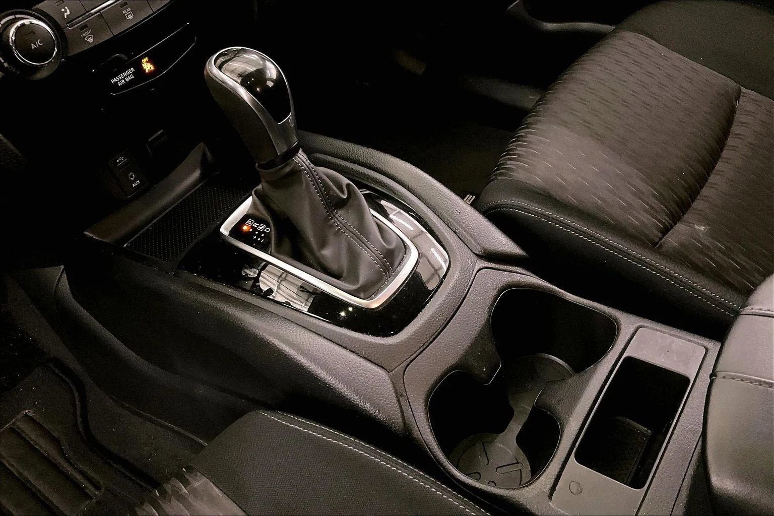 Used 2017 Nissan Rogue S image 16