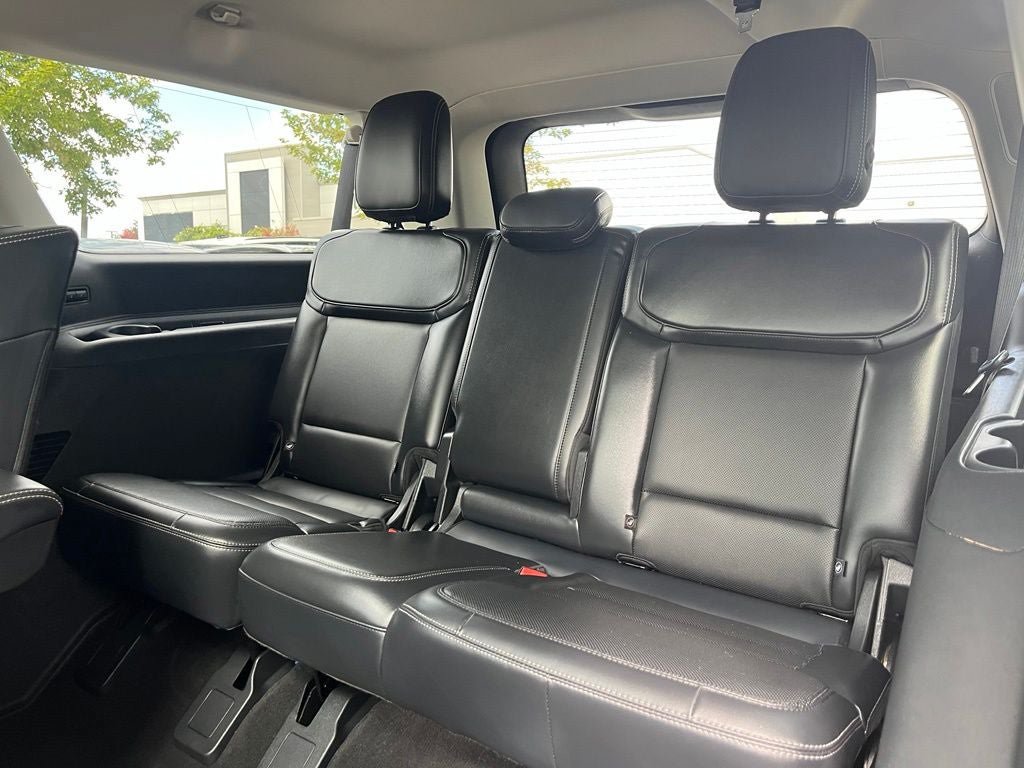 Certified 2025 Ford Expedition Max Platinum w/ Driver's Package AWD/4WD image 9