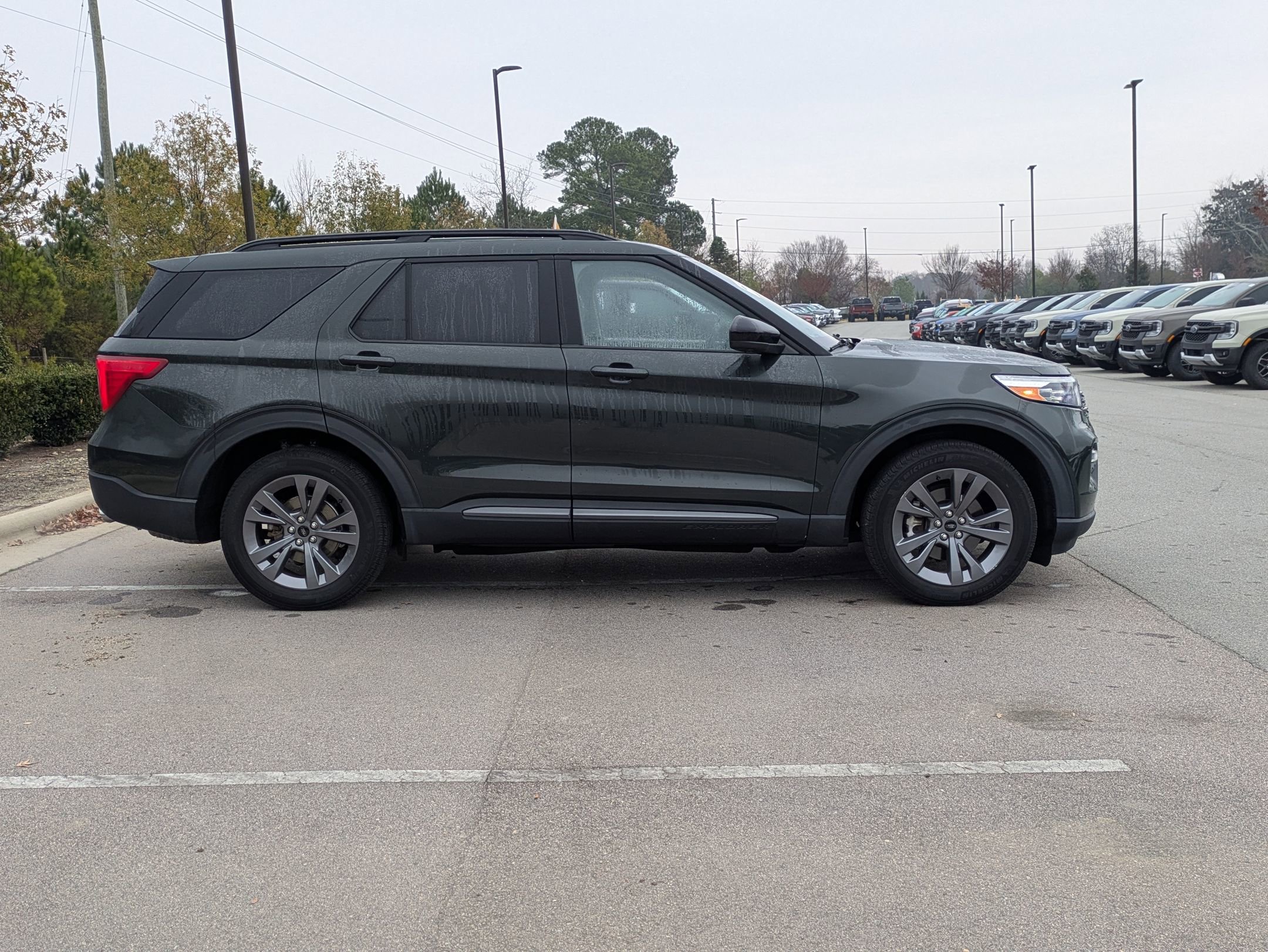 Certified 2022 Ford Explorer XLT w/ Equipment Group 202A image 3