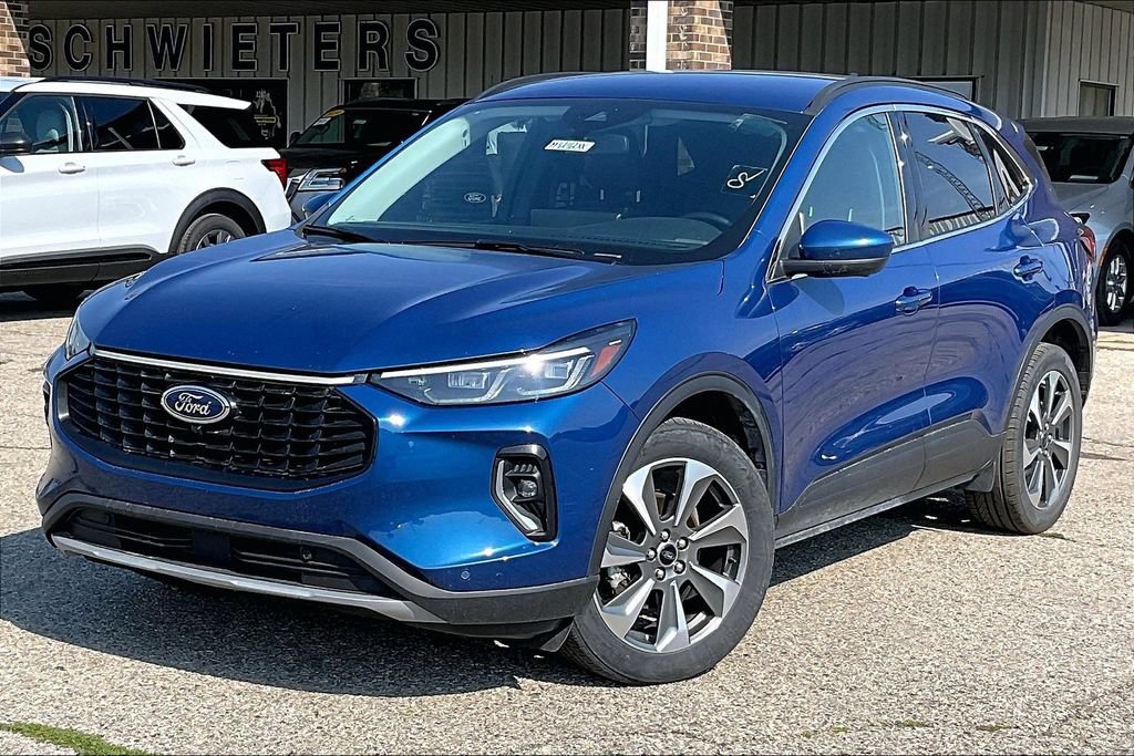 Certified 2023 Ford Escape Platinum AWD/4WD image 2