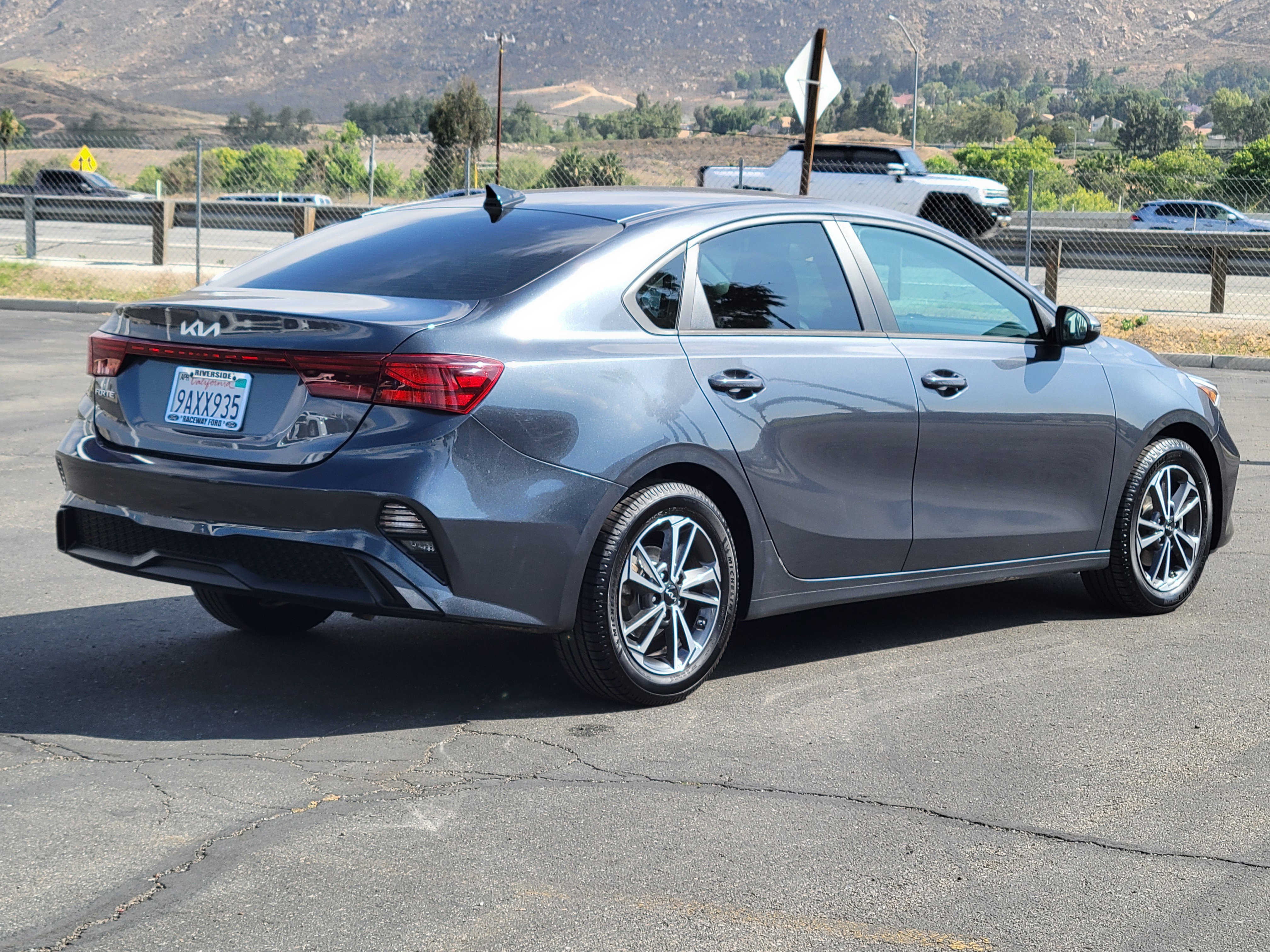 Used 2022 Kia Forte LXS w/ LXS Technology Package FWD image 2