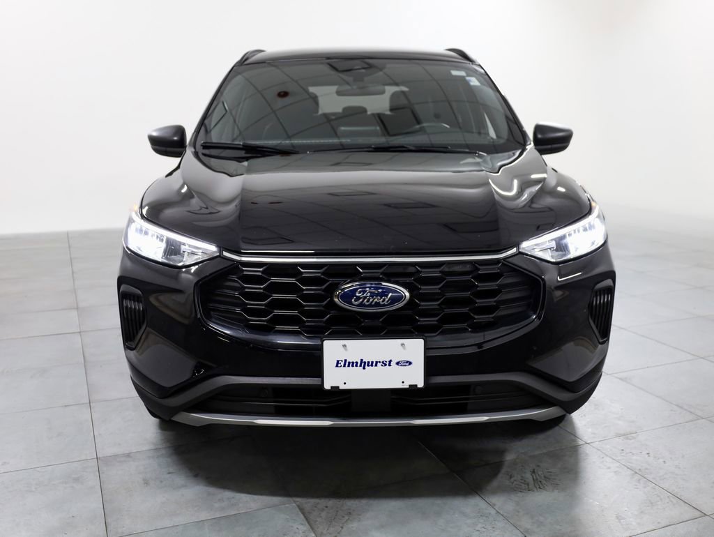 Certified 2025 Ford Escape ST-Line AWD/4WD image 2