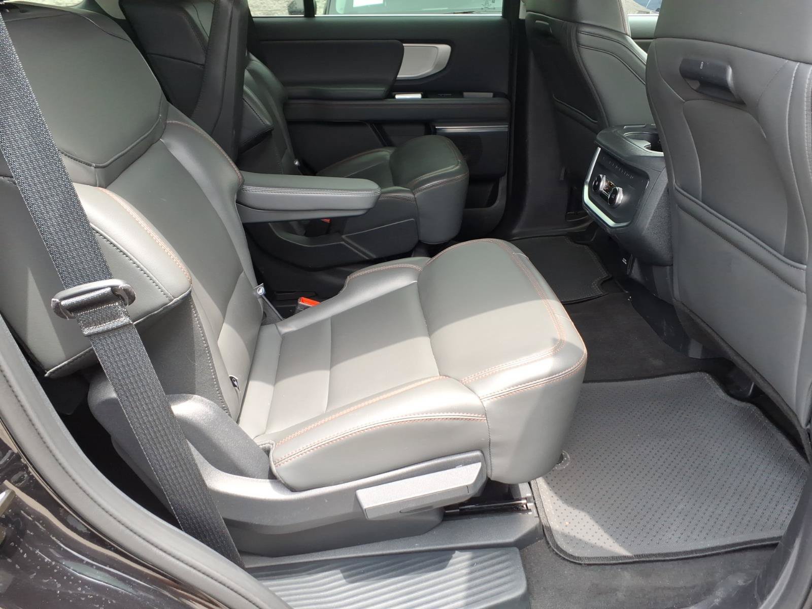 Certified 2025 Ford Expedition Active AWD/4WD image 31
