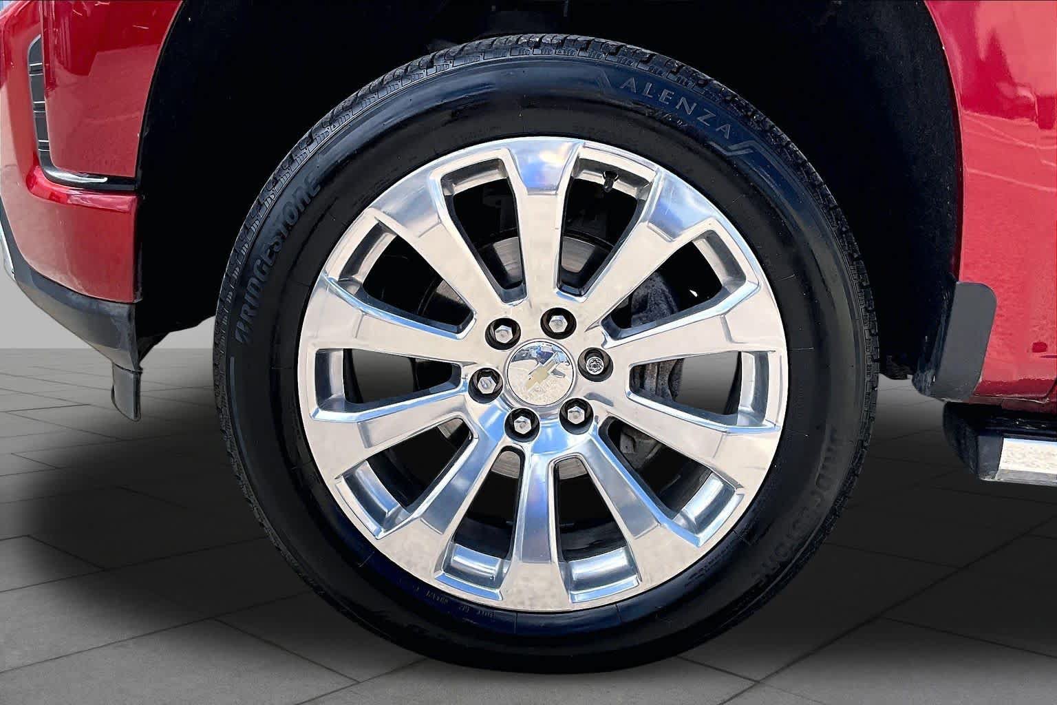 Used 2021 Chevrolet Silverado 1500 High Country w/ Technology Package AWD/4WD image 11