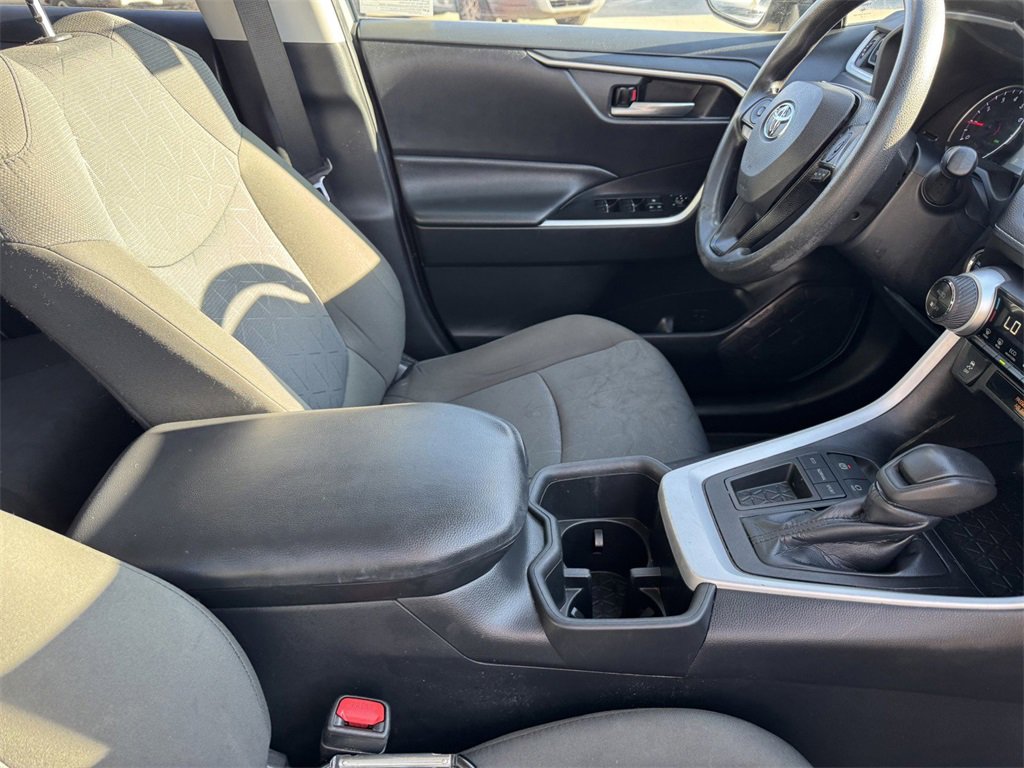 Used 2022 Toyota RAV4 XLE image 6