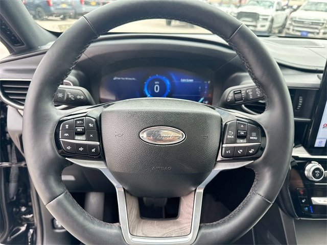 Certified 2023 Ford Explorer Platinum w/ Technology Package image 16