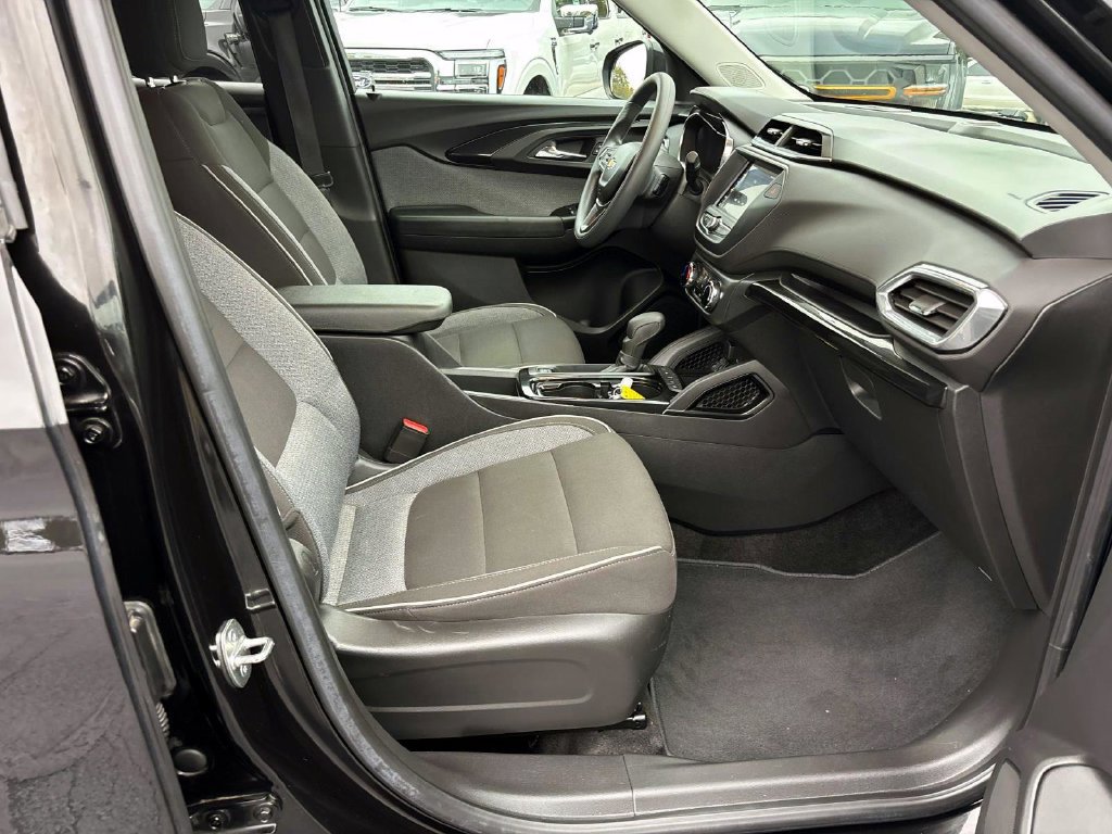 Used 2022 Chevrolet TrailBlazer LT FWD image 16