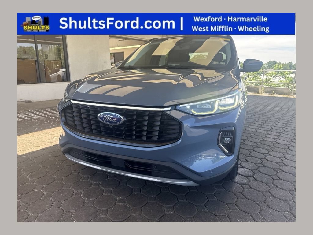 Certified 2023 Ford Escape Platinum AWD/4WD image 1