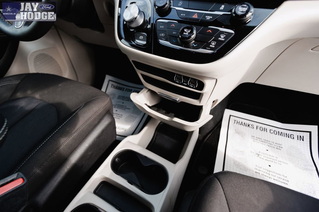 Used 2023 Chrysler Voyager LX image 26