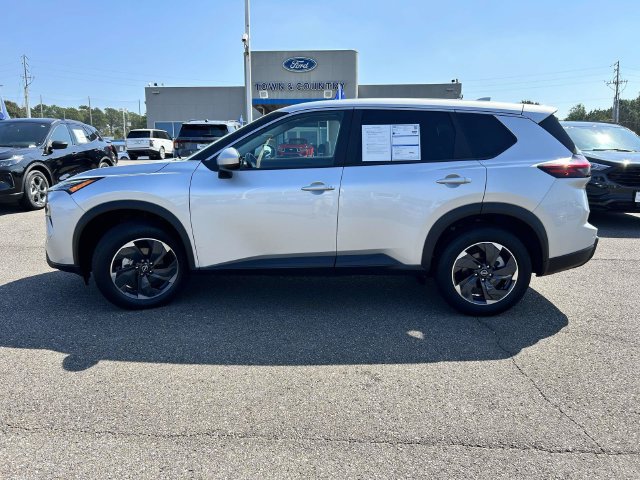 Used 2025 Nissan Rogue SV FWD image 32