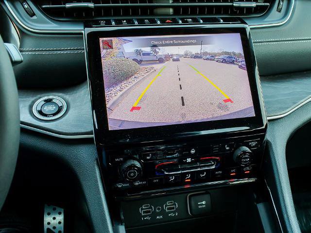 Used 2023 Jeep Grand Cherokee Limited AWD/4WD image 21