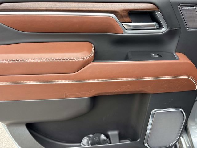 Used 2025 GMC Sierra 2500 Denali Ultimate AWD/4WD image 18