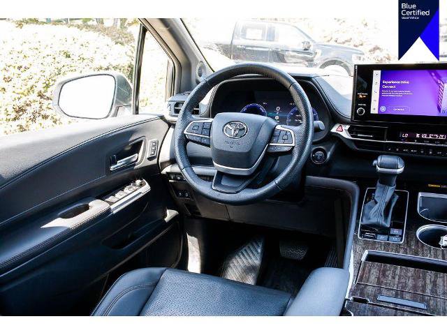 Used 2025 Toyota Sienna Platinum AWD/4WD image 14