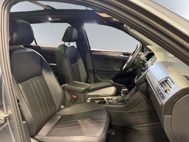 Used 2023 Volkswagen Tiguan SE R-Line AWD/4WD image 20