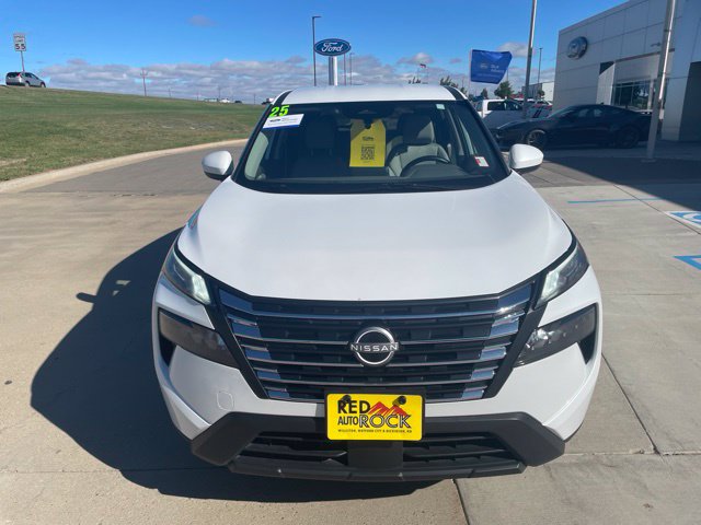 Used 2025 Nissan Rogue SV AWD/4WD image 9