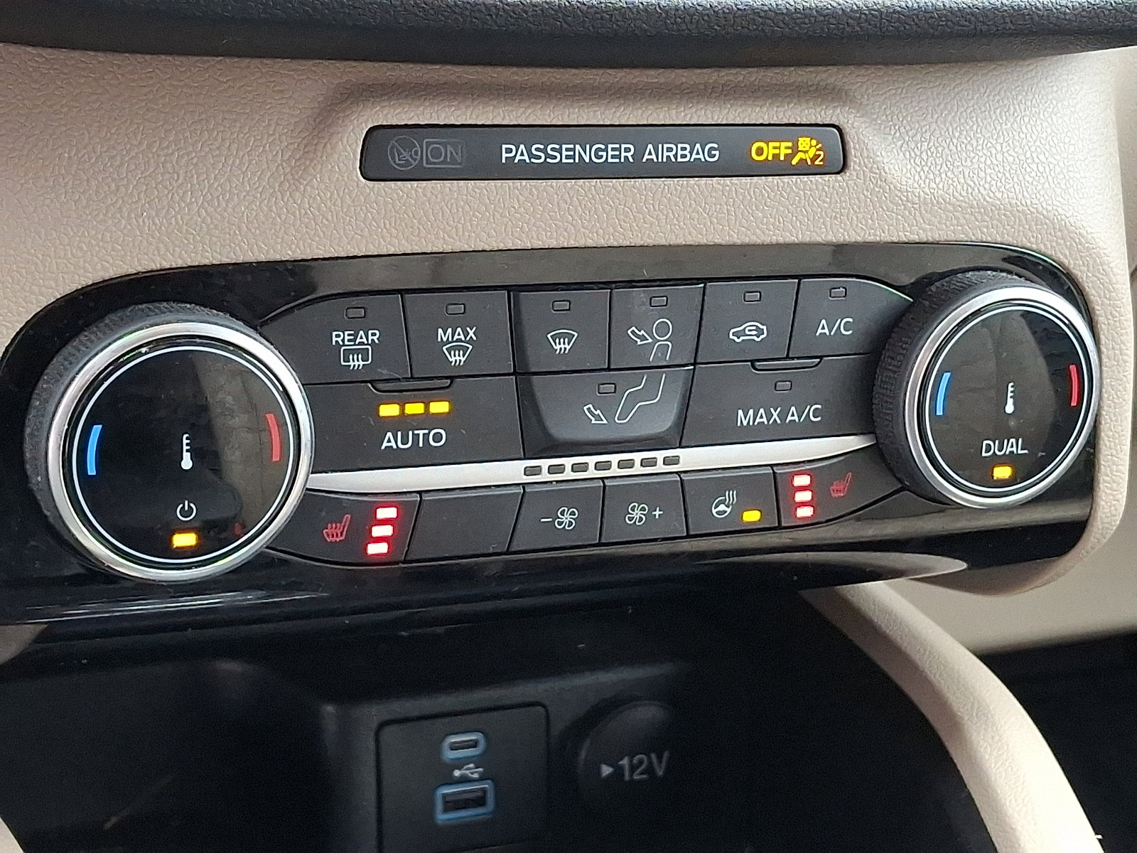 Certified 2022 Ford Escape SEL w/ Technology Package AWD/4WD image 16