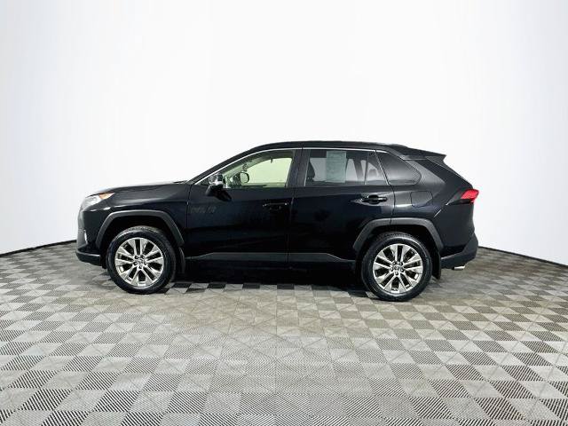 Used 2019 Toyota RAV4 XLE Premium w/ Cold Weather Package AWD/4WD image 4