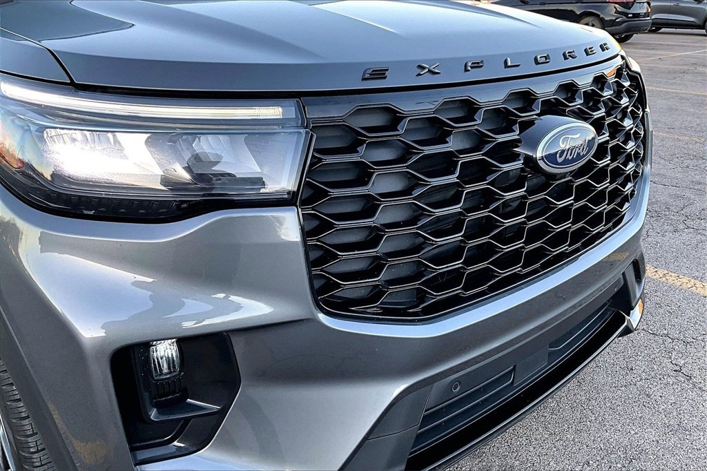 Certified 2025 Ford Explorer ST-Line w/ ST-Line Street Pack image 29