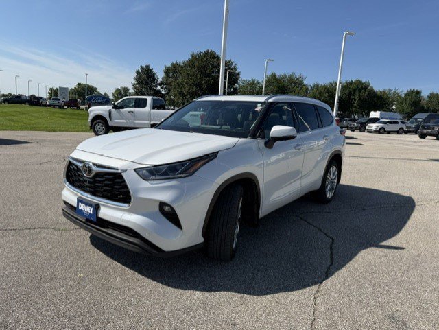 Used 2022 Toyota Highlander Limited AWD/4WD image 3