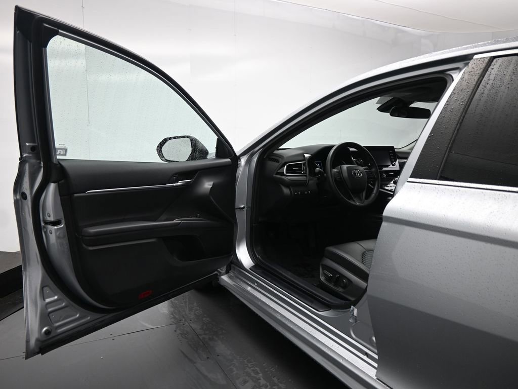 Used 2024 Toyota Camry SE image 35